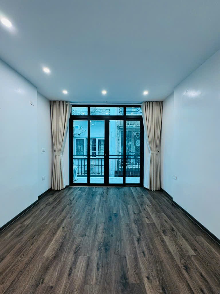 Bán Nhà TÔN ĐỨC THẮNG.nhà đẹp tặng full nội thất xịn xò